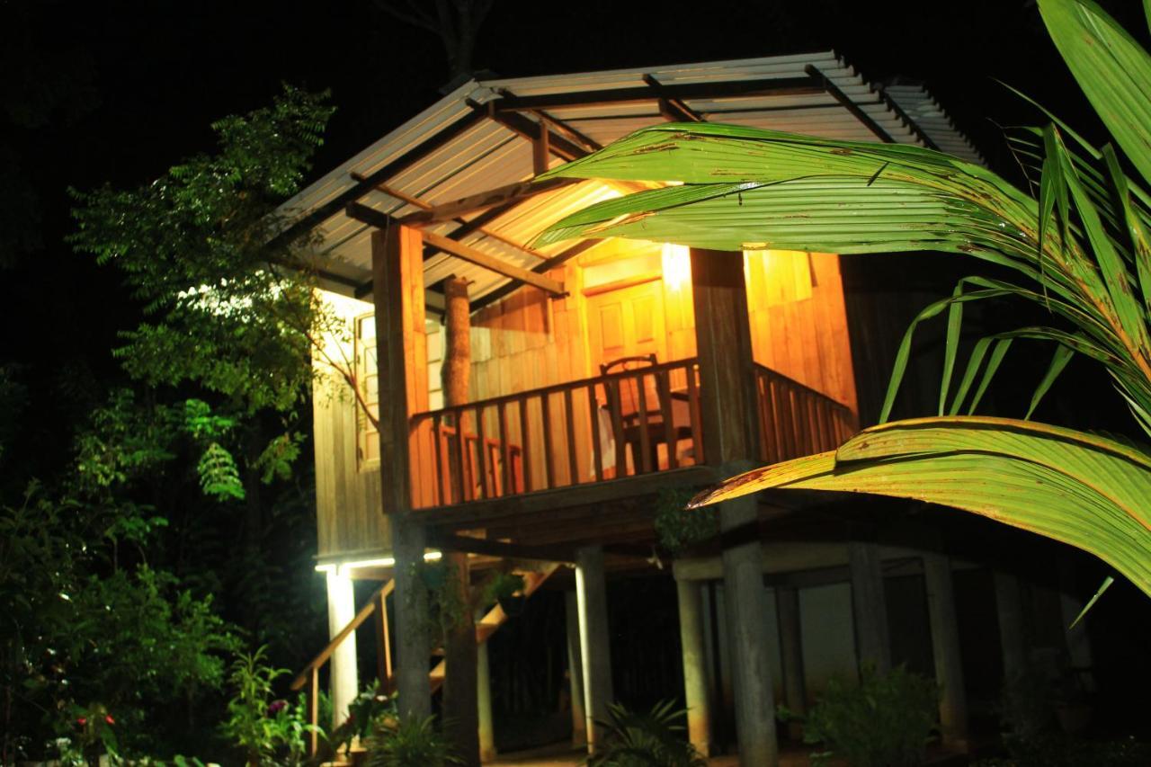 Ruk Sewana Villa Tree House Sigiriya Exteriör bild
